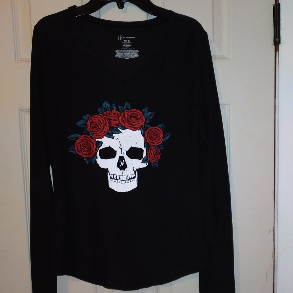 Skull Size Medium Long Sleeve Top
